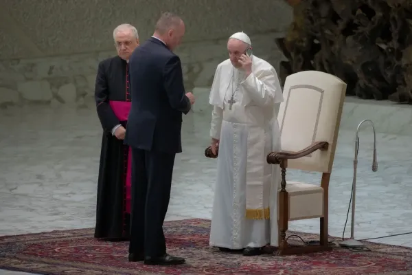 Pope Francis Speaks on Phone at End of Weekly General Audience